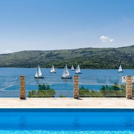 Beachfront Larissa With Pool * Marina
