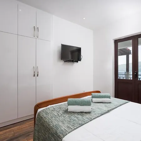 Appartement Beachfront Larissa With Pool Marina