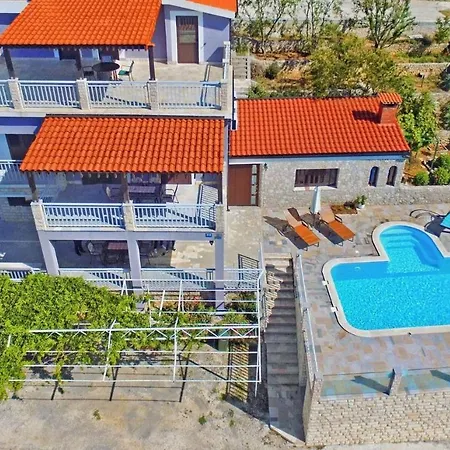 Appartement Beachfront Larissa With Pool Marina