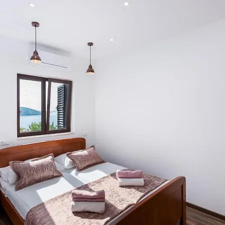 Appartement Beachfront Larissa With Pool