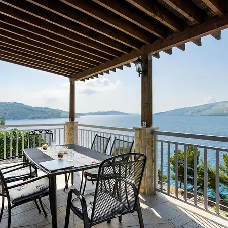Appartement Beachfront Larissa With Pool Marina