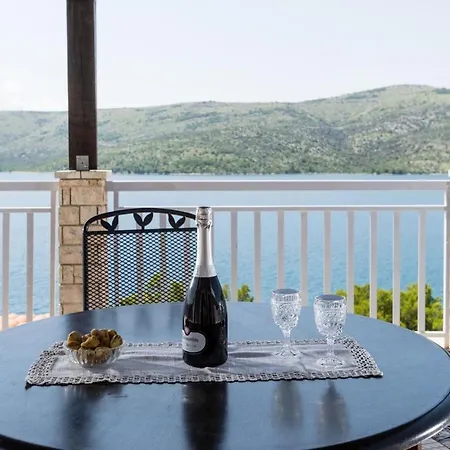 Appartement Beachfront Larissa With Pool Marina