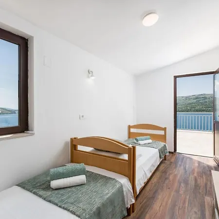 Appartamento Beachfront Larissa With Pool *